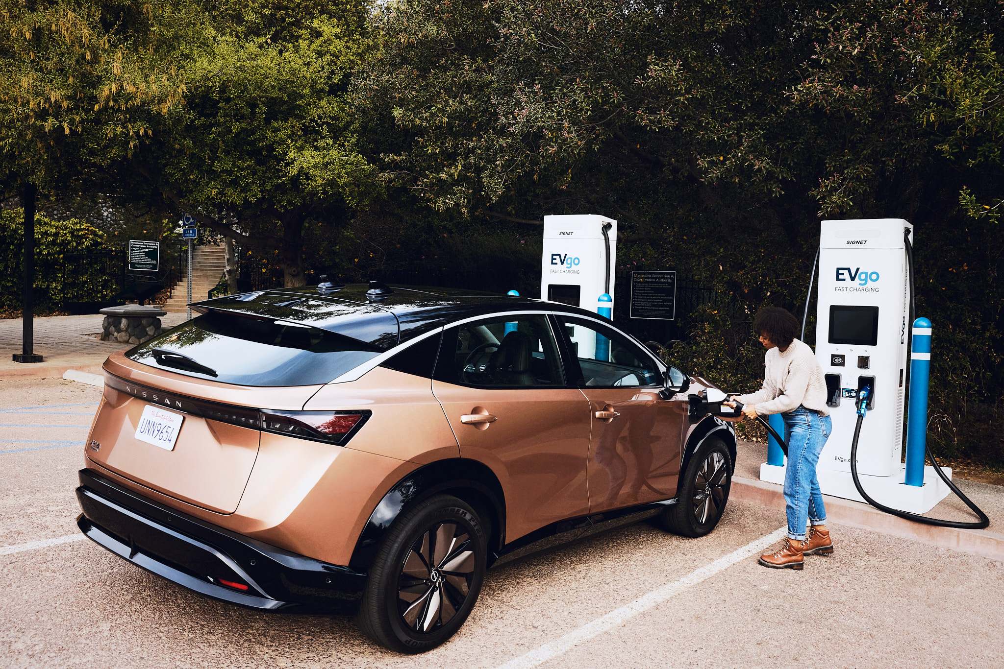 2023 Nissan Arriya charging at EVgo station