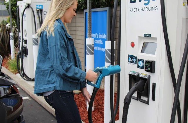 Nissan Energy Perks 250 Charging Credit With New Nissan Leaf<script async src=